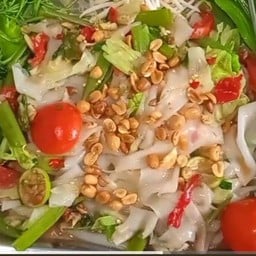 ส้มตำเส้นใหญ่หมูสับปลาร้าเผ็ดยั่วๆ