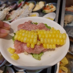 หมูหน้าข้าวโพด