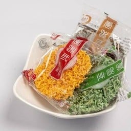 เส้นมาม่าผัก