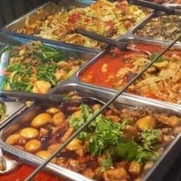 ข้าวแกง ข้าวต้มกุ๊ย อาหารตามสั่ง เจ๊ดา ตลาดสยามไนท์