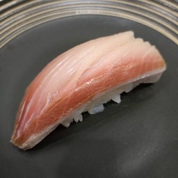 ซูชิหน้าปลาฮามาจิ (Hamachi Sushi)