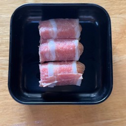 อาหารแปรรูป-เบคอนพันใส้กรอก