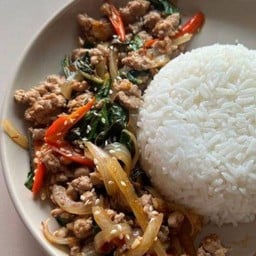 ข้าวกระเพราหม่าโผ่ว