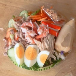 อาหารตามสั่งและสลัด