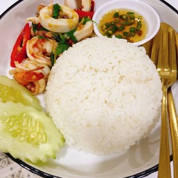 กะเพราราดข้าว