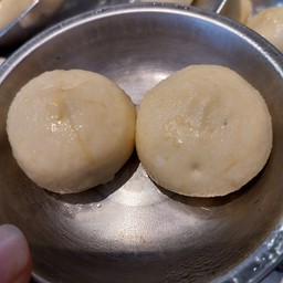 ลูกชิ้นซาลาเปาเห็ดหอม