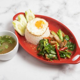 ผัดผักคะน้า ราดข้าว