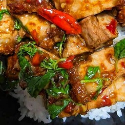 กะเพราหมูกรอบ