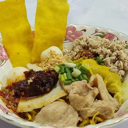 ก๋วยเตี๋ยวต้มยำจี้หลุ้ย