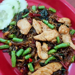 ผัดกะเพราวุ้นเส้น