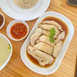 ยูตะ ข้าวขาหมู-ข้าวมันไก่สิงคโปร์
