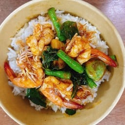 ข้าวผัดพริกแกงแดงกุ้ง