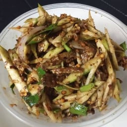 ยำแช่บนัว(ร้านเดียวกับร้านผลไม้สดตรงข้ามKFCทวีกิจ)