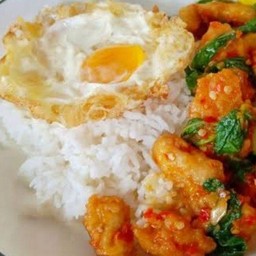 ข้าวกะเพราไก่กรอบ