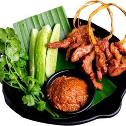 หมูทอดน้ำจิ้มแจ่วบองข้าวเหนียว