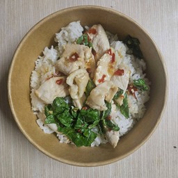 ข้าวราดผัดกะเพราไก่