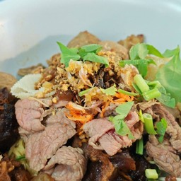 ก๋วยเตี๋ยวต้มยำเนื้อโคขุนแห้ง