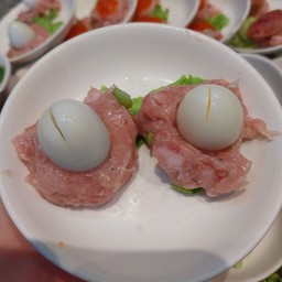 หมูหน้าไข่นก