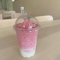 สตอเบอรี่สมูทตี้