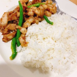 [อร่อยซ่ากับโค้ก] หมูสามชั้นคั่วกะปิราดข้าว +  โค้ก ออริจินัล (กระป๋อง) 