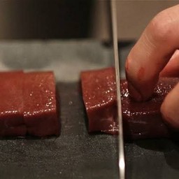 ซูชิ ข้าวเหนียวตับวัวดิบ