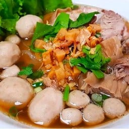 ต่ายก๋วยเตี๋ยวไก่มะระบุฟเฟ่ต์อาหารตามสั่ง ก่อนถึงเซเว่นโคกหม้อ