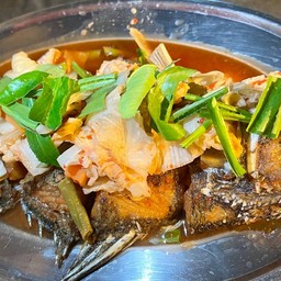 ปลากระพงทอด แกงส้มผักรวม