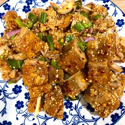 ลาบหมูกรอบ