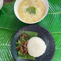 ข้าวกะเพราเนื้อสับ+ซุปไข่น้ำเนื้อนุ่มคนอร์