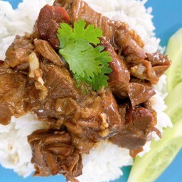 ข้าวหมูตุ๋นกระเทียม