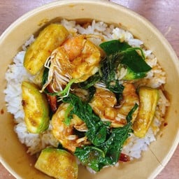 ข้าวผัดพริกแกงเขียวหวานกุ้ง