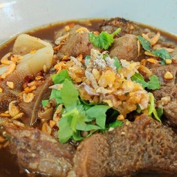 ก๋วยเตี๋ยวต้มยำเนื้อโคขุน