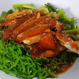 บะหมี่หยกเป็ดย่างแห้งรากซอสแดง