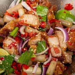 ยำหมูกรอบ