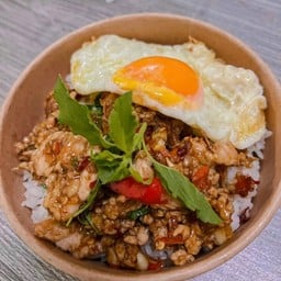 กระเพราไก่ (ไม่รวมไข่)