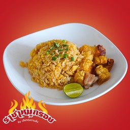 ข้าวผัดไข่หมูกรอบ