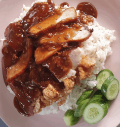 ข้าวหมูแดง+หมูกรอบ+กุนเชียง