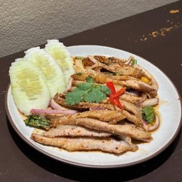 น้ำตกคอหมูย่าง Spicy Grilled Pork Neck With Herbs