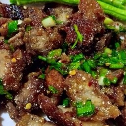 ลาบหมูกรอบ