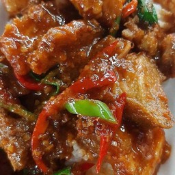 กระเพราหมูกรอบ