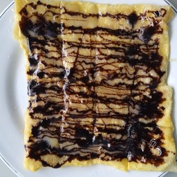 โรตีใส่ไข่ราดช็อคโกแลต