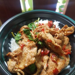 ผัดกะเพราหมูชิ้น