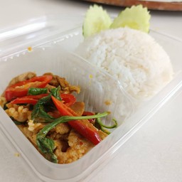 ผัดเผ็ดหมูราดข้าว