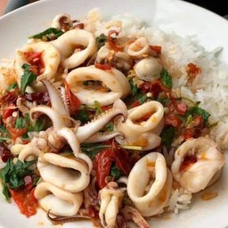 ข้าวกระเพราหมึก
