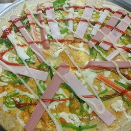 ไข่+พิชช่า+ชีส+ยำสาหร่าย+แฮม+ปูอัด+ไส้กรอก