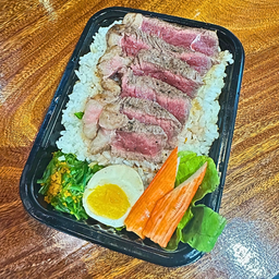 ข้าวหน้าเนื้อออสเตรเลียย่างถ่าน