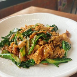 ผัดซีอิ๊วเส้นใหญ่หมู