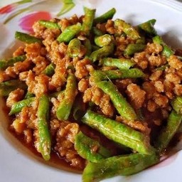 ผัดพริกแกงหมูสับ ราดข้าว