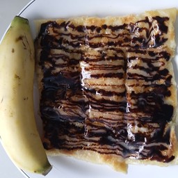 โรตีกล้วยใส่ไข่ราดช็อคโกแลต