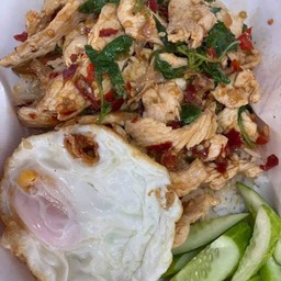กระเพราหมูชิ้นไข่ดาว